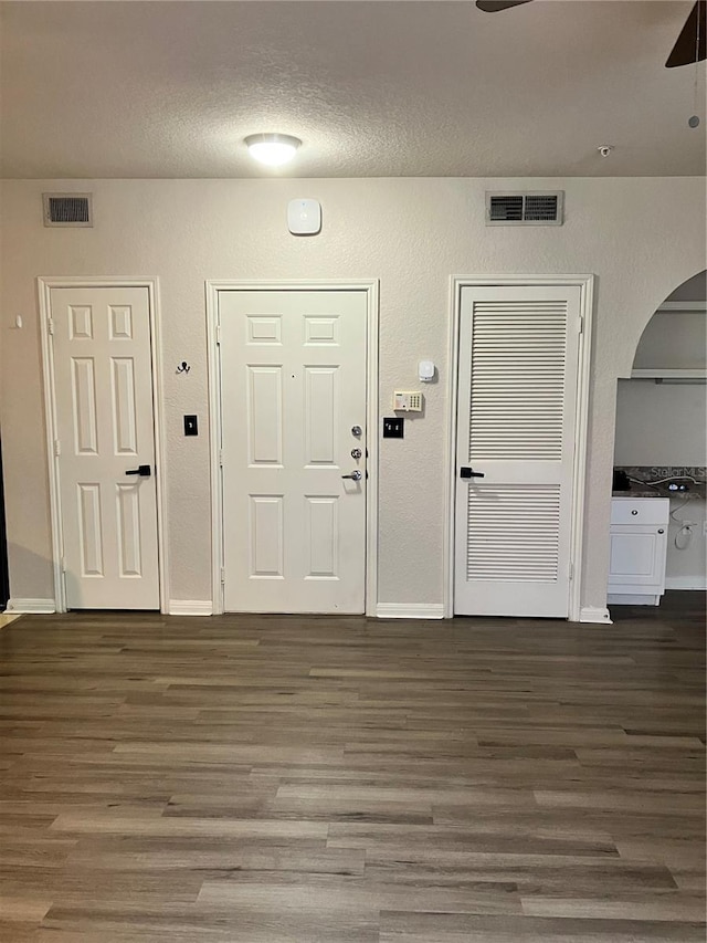 911 N Orange Ave Unit 142, Orlando, FL 32801 - entryway featuring wood finished floors, arched walkways, baseboards, ceiling fan, and a textured ceiling
