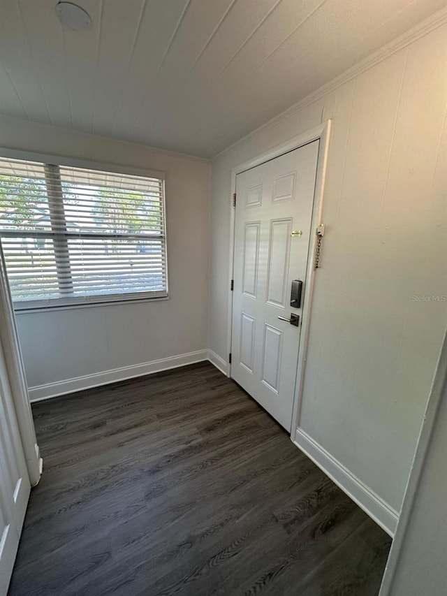 foyer entrance featuring dark wood finished floors and baseboards