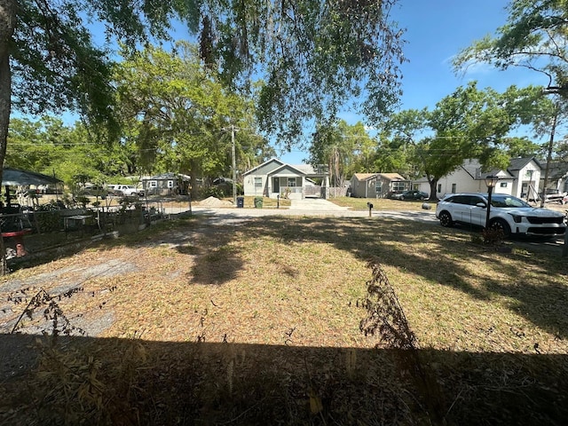 view of yard with a residential view