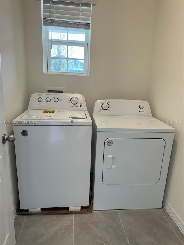 laundry area featuring laundry area, baseboards, and separate washer and dryer