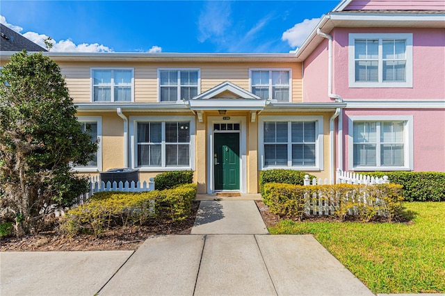 townhome / multi-family property with stucco siding