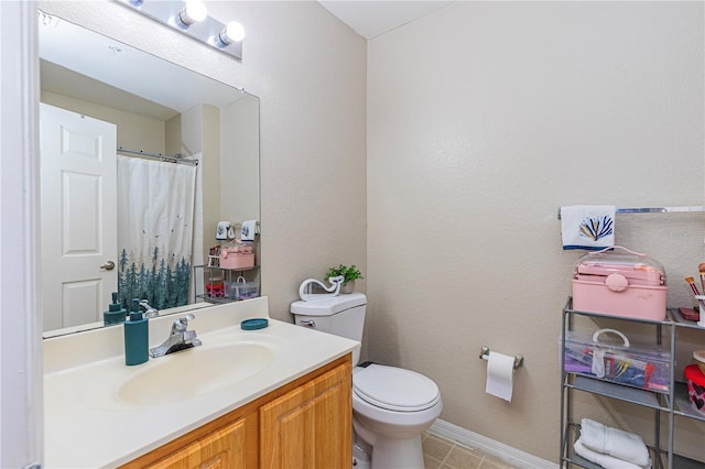 bathroom featuring vanity, toilet, a shower with curtain, and baseboards