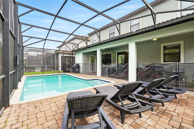 1432 Rolling Fairway Dr, Davenport, FL 33896 - pool with a patio and glass enclosure