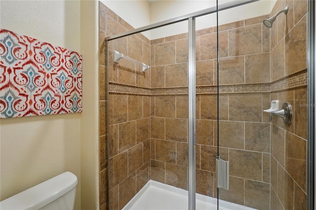 1432 Rolling Fairway Dr, Davenport, FL 33896 - bathroom with toilet and a shower stall
