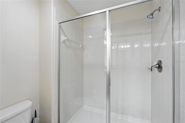 1432 Rolling Fairway Dr, Davenport, FL 33896 - bathroom with toilet and a shower stall