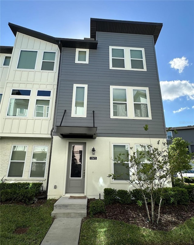 12673 Yoshino Aly, Orlando, FL 32827 - townhome / multi-family property featuring stucco siding and board and batten siding