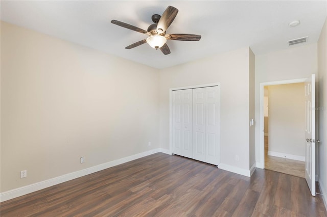 30439 Gidran Ter, Mount Dora, FL 32757 - unfurnished bedroom featuring baseboards, dark wood-style floors, ceiling fan, visible vents, and a closet