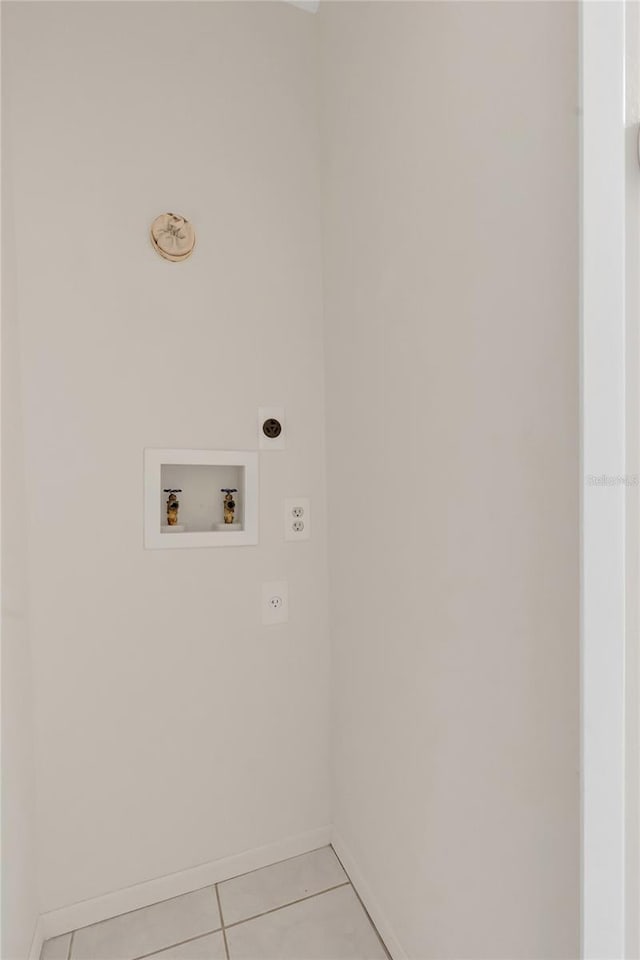 2435 King Oak Ln, Saint Cloud, FL 34769 - clothes washing area with electric dryer hookup, light tile patterned floors, baseboards, hookup for a washing machine, and laundry area