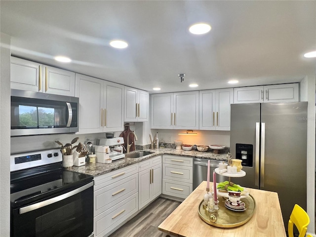 kitchen featuring white cabinets, recessed lighting, a sink, and appliances with stainless steel finishes