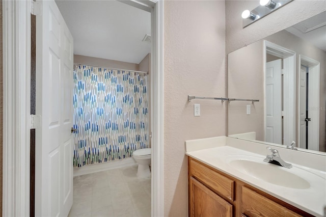 4561 Yellowgold Rd E Unit 107, Kissimmee, FL 34746 - full bathroom featuring a textured wall, toilet, vanity, and a shower with curtain