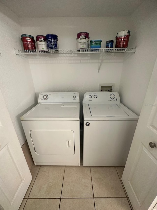 304 E S St Unit 5020, Orlando, FL 32801 - laundry room featuring light tile patterned floors, laundry area, and washer and clothes dryer