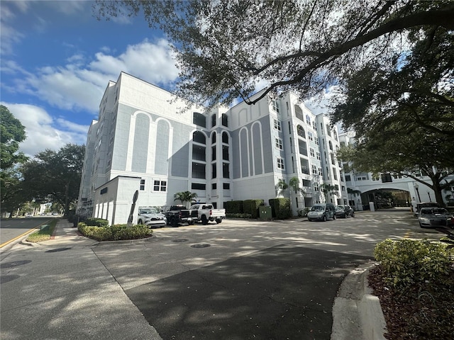 304 E S St Unit 5020, Orlando, FL 32801 - view of property featuring uncovered parking