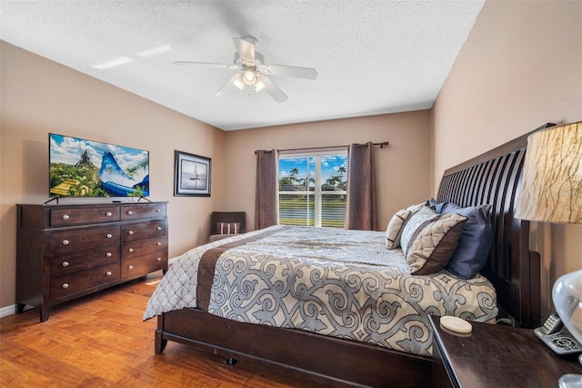 1048 Lake Berkley Dr, Kissimmee, FL 34746 - bedroom featuring light wood-style flooring, a textured ceiling, and a ceiling fan