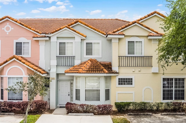 1149 S Beach Cir, Kissimmee, FL 34746 - view of front facade with a tile roof and stucco siding