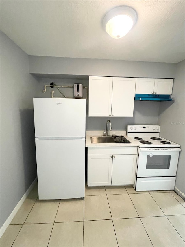 403 Terry St, Wildwood, FL 34785 - kitchen featuring under cabinet range hood, white cabinetry, a sink, and white appliances