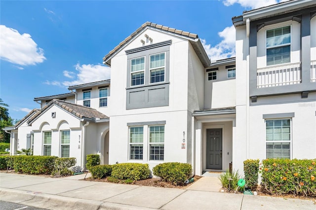 510 Captiva Dr, Davenport, FL 33896 - multi unit property featuring a tile roof and stucco siding