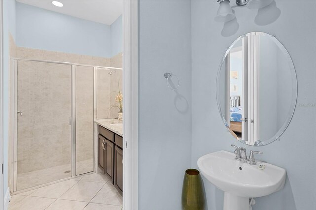 510 Captiva Dr, Davenport, FL 33896 - full bath featuring tile patterned floors, a sink, a stall shower, and ensuite bathroom