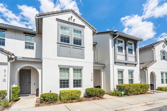 510 Captiva Dr, Davenport, FL 33896 - townhome / multi-family property with a tiled roof and stucco siding