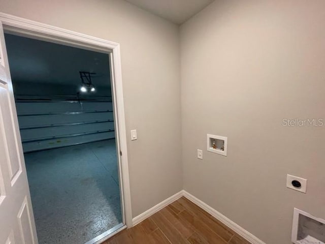 5273 Sanders Oak Trl, Saint Cloud, FL 34771 - laundry area with hookup for an electric dryer, baseboards, laundry area, hookup for a washing machine, and wood finished floors