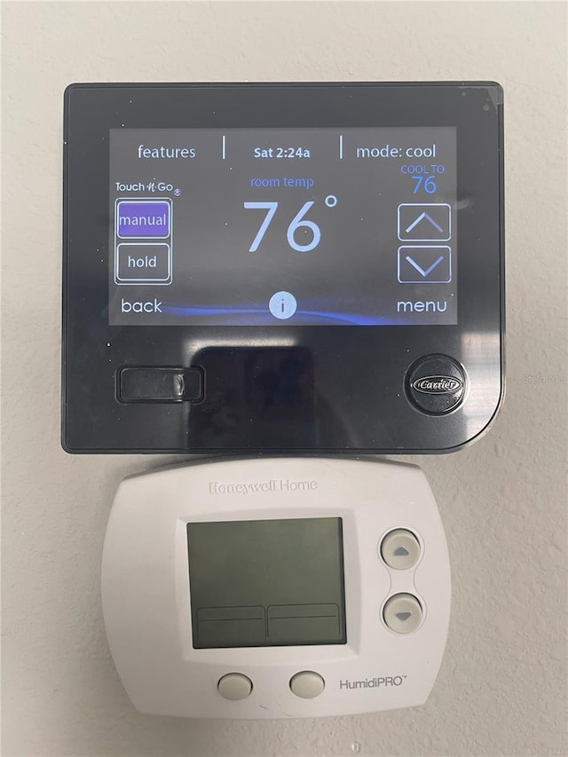 5273 Sanders Oak Trl, Saint Cloud, FL 34771 - details featuring a textured wall
