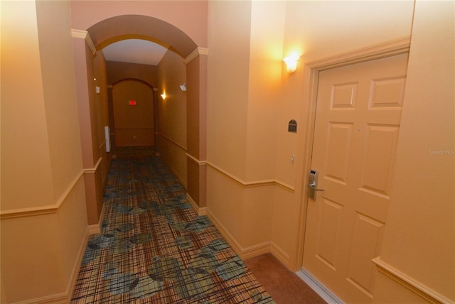 8100 Poinciana Blvd Unit 2111, Orlando, FL 32821 - corridor with baseboards and arched walkways