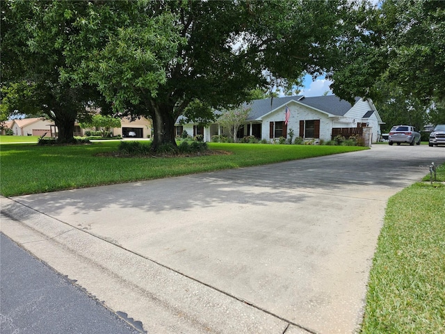1999 Sir Lancelot Cir, Saint Cloud, FL 34772 - view of front of property with a front lawn and driveway