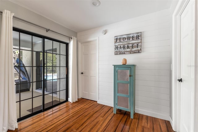 1999 Sir Lancelot Cir, Saint Cloud, FL 34772 - doorway featuring baseboards and wood finished floors