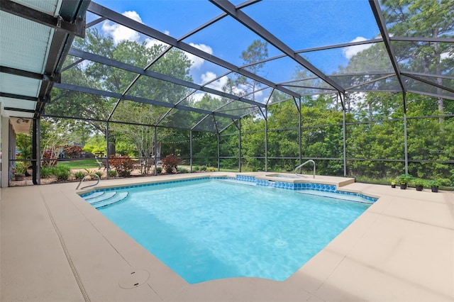 1999 Sir Lancelot Cir, Saint Cloud, FL 34772 - outdoor pool with a patio, glass enclosure, and an in ground hot tub