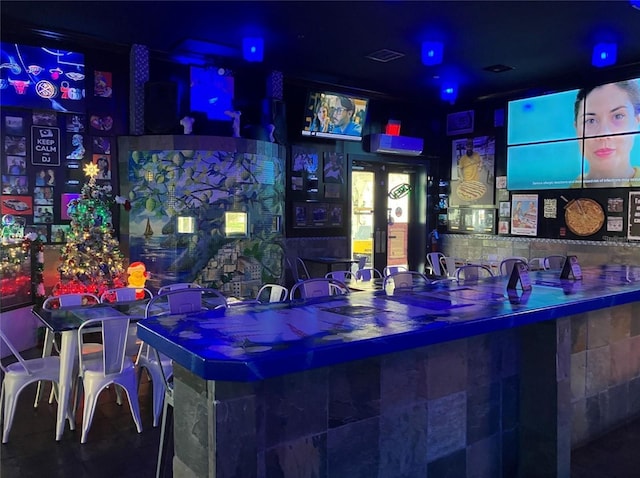 2314 Midtown Ter Unit 1113, Orlando, FL 32839 - bar featuring visible vents