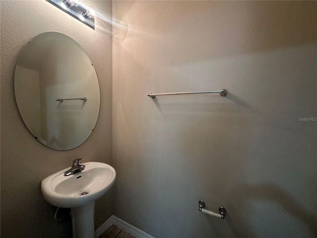 10595 Regent Square Dr Unit 1208, Orlando, FL 32825 - bathroom with baseboards and a sink