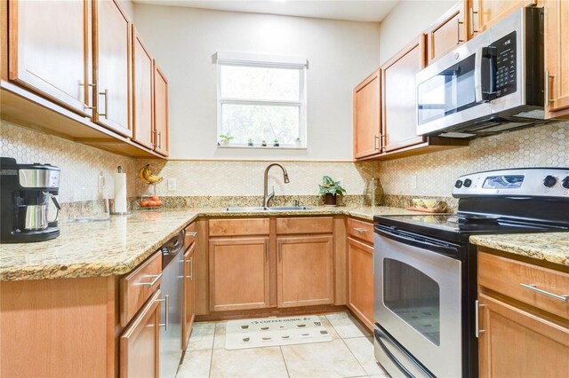 2934 Rodrick Cir, Orlando, FL 32824 - kitchen with decorative backsplash, a sink, stainless steel appliances, and light stone counters