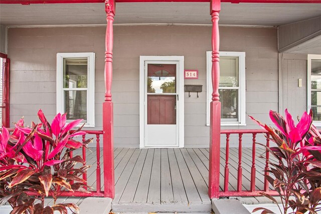 514 Massachusetts Ave, Saint Cloud, FL 34769 - view of exterior entry featuring a porch