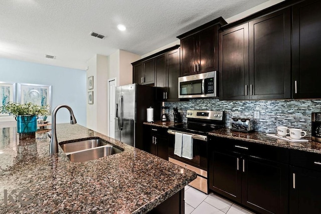 9075 Dogleg Dr, Davenport, FL 33896 - kitchen featuring a sink, visible vents, decorative backsplash, and stainless steel appliances