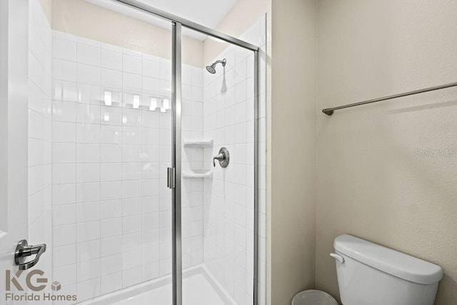 9075 Dogleg Dr, Davenport, FL 33896 - bathroom featuring toilet and a stall shower