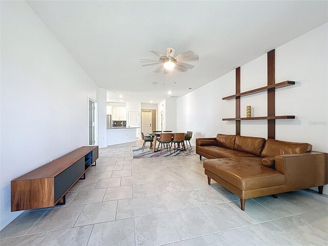 195 Preston Ave, Davenport, FL 33837 - living area with ceiling fan