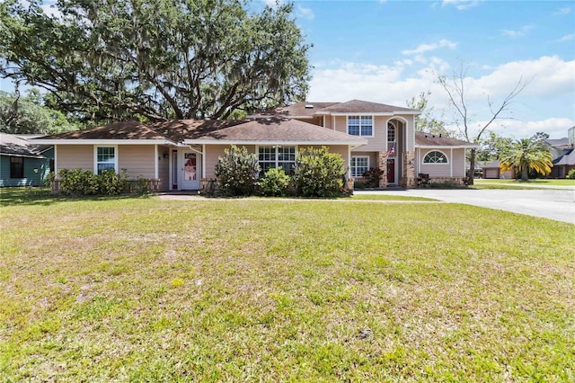 1730 King Henry Dr, Kissimmee, FL 34744 - view of front of property featuring driveway and a front yard