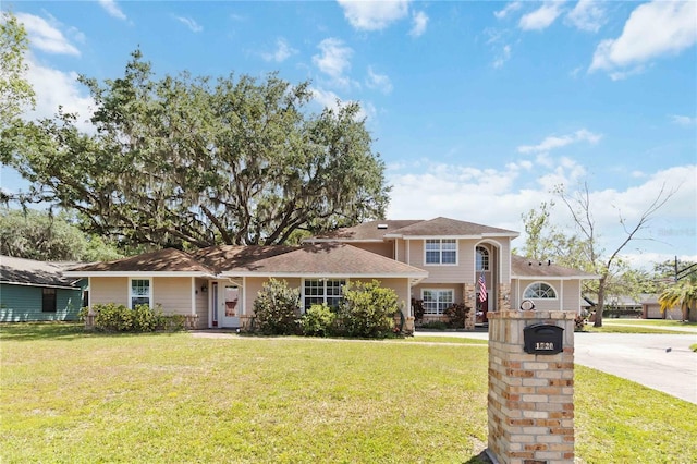 1730 King Henry Dr, Kissimmee, FL 34744 - view of front of house featuring driveway and a front lawn