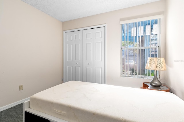 2741 N Poinciana Blvd Unit 49, Kissimmee, FL 34746 - carpeted bedroom with baseboards, a closet, and a textured ceiling