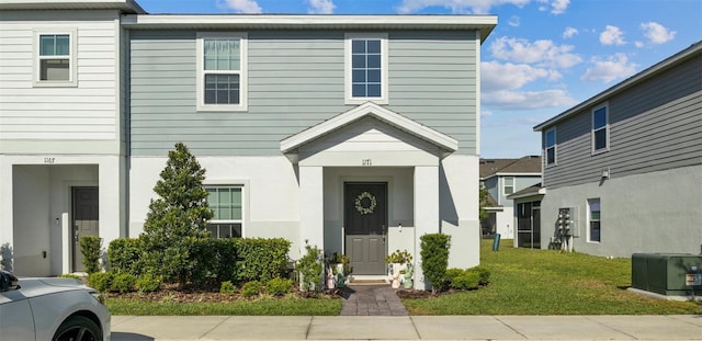 multi unit property featuring a front lawn
