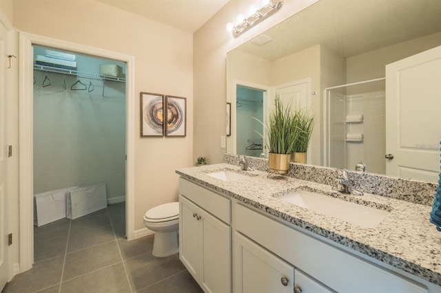 848 San Pedro Ct, Kissimmee, FL 34758 - bathroom with a shower, a walk in closet, a sink, and tile patterned flooring