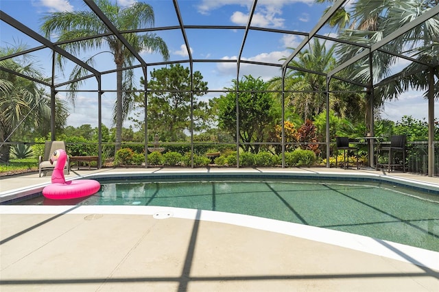133 Torino Ln, Kissimmee, FL 34759 - swimming pool featuring a patio area