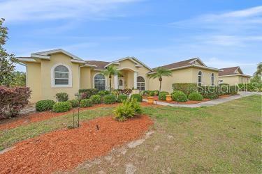 18011 Prairie Wolf Gln, Parrish, FL 34219 - view of front of property featuring stucco siding and a front yard