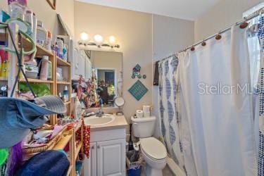 18011 Prairie Wolf Gln, Parrish, FL 34219 - full bath featuring vanity, a shower with shower curtain, and toilet