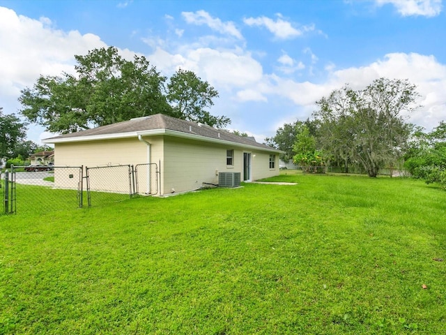 12513 Indiana Woods Ln, Orlando, FL 32824 - view of yard featuring central AC