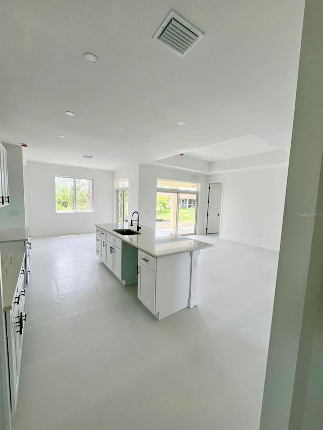 1043 Brenton Ave, Lehigh Acres, FL 33974 - kitchen featuring open floor plan, a sink, an island with sink, white cabinets, and recessed lighting