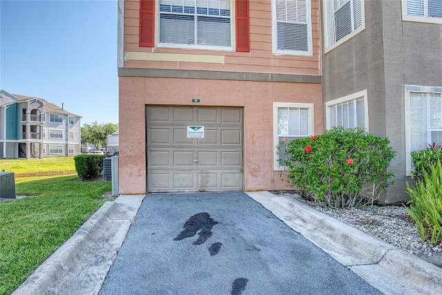 4105 Tropical Isle Blvd Unit 231, Kissimmee, FL 34741 - garage featuring aphalt driveway