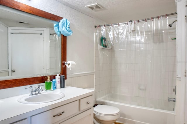 4105 Tropical Isle Blvd Unit 231, Kissimmee, FL 34741 - bathroom with vanity, shower / bath combo, a textured ceiling, toilet, and visible vents