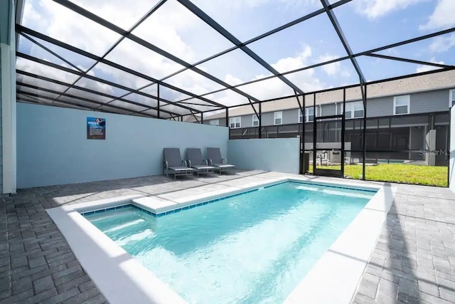 3834 Lana Ave, Davenport, FL 33897 - pool with glass enclosure and a patio