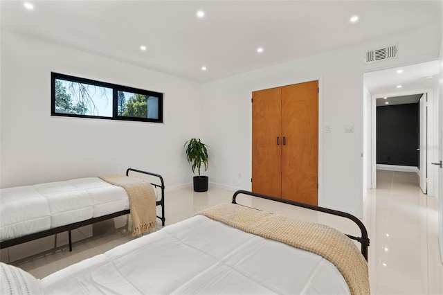 bedroom with visible vents, baseboards, and recessed lighting