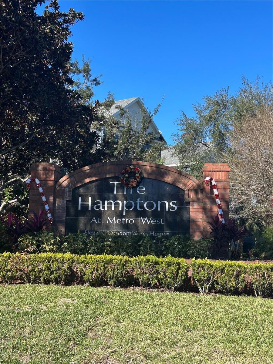 view of community / neighborhood sign